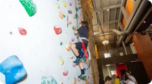 Детский день рождения в современном развлекательном центре